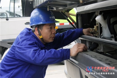 匠心卅載丨中聯(lián)重科邱志良 大噸位起重機(jī)故障手到“病”除的服務(wù)大師